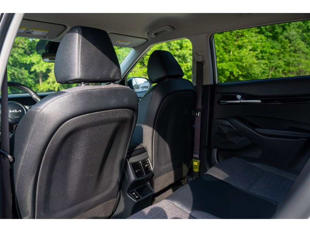 Vehicle image 17 of 41