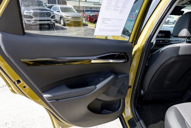Vehicle image 11 of 18