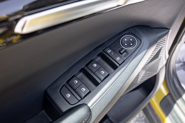 Vehicle image 15 of 18