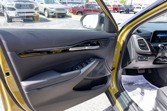 Vehicle image 14 of 18