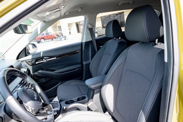 Vehicle image 16 of 18