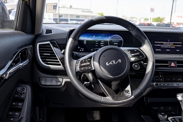 Vehicle image 13 of 18