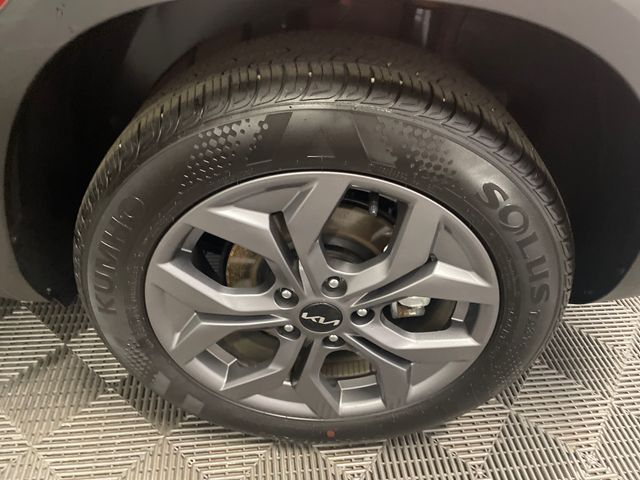 Vehicle image 26 of 33
