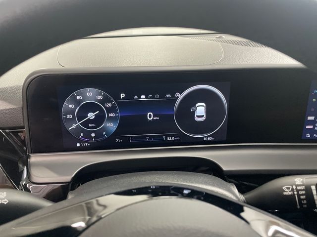 Vehicle image 14 of 33