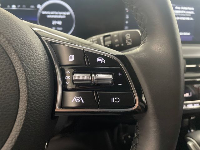 Vehicle image 19 of 33