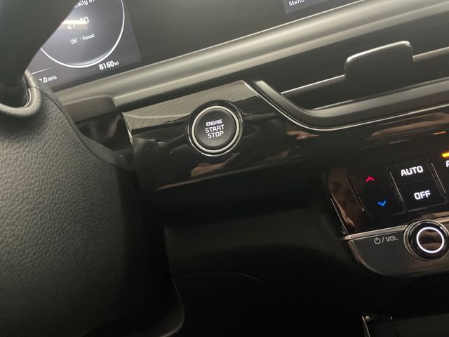 Vehicle image 21 of 33