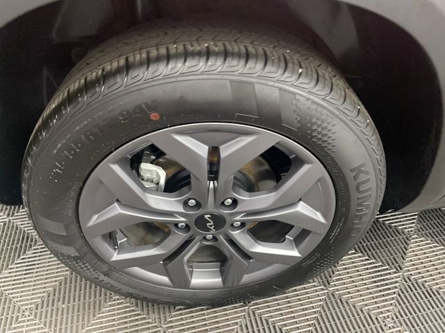 Vehicle image 28 of 33