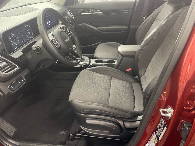 Vehicle image 11 of 33