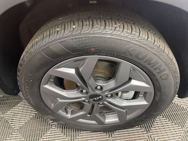 Vehicle image 31 of 33