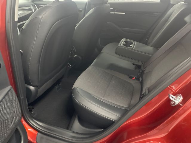 Vehicle image 24 of 33