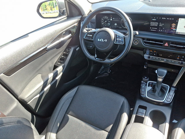 Vehicle image 14 of 31