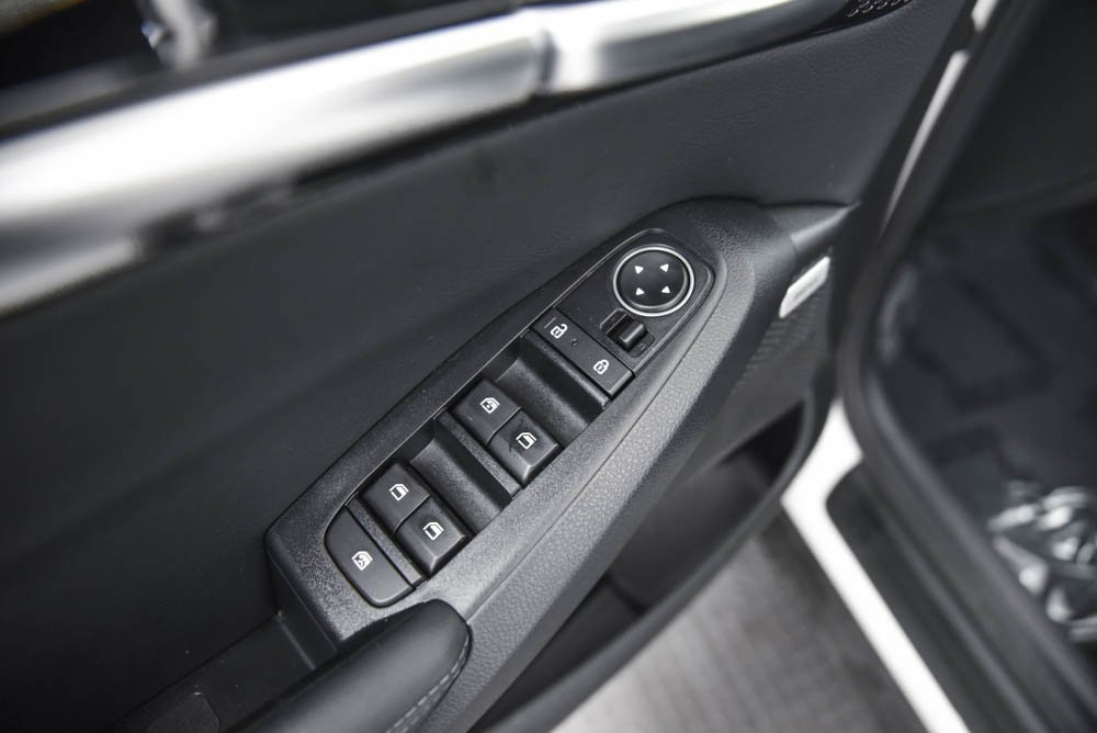 Vehicle image 9 of 25