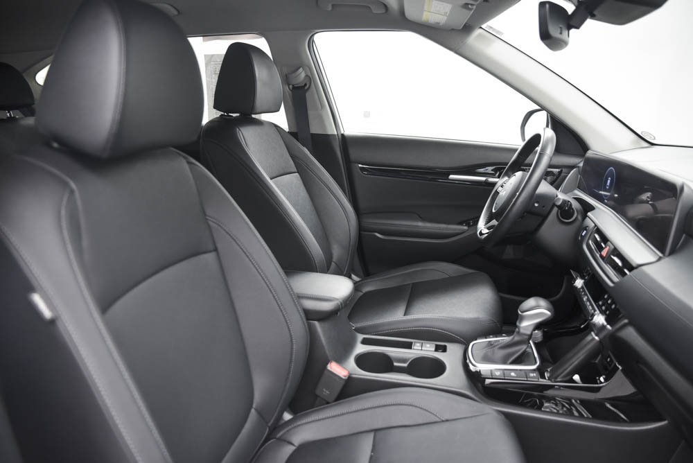 Vehicle image 14 of 25