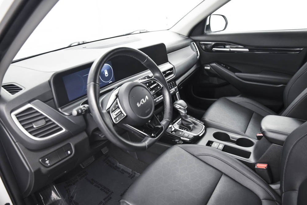 Vehicle image 15 of 25