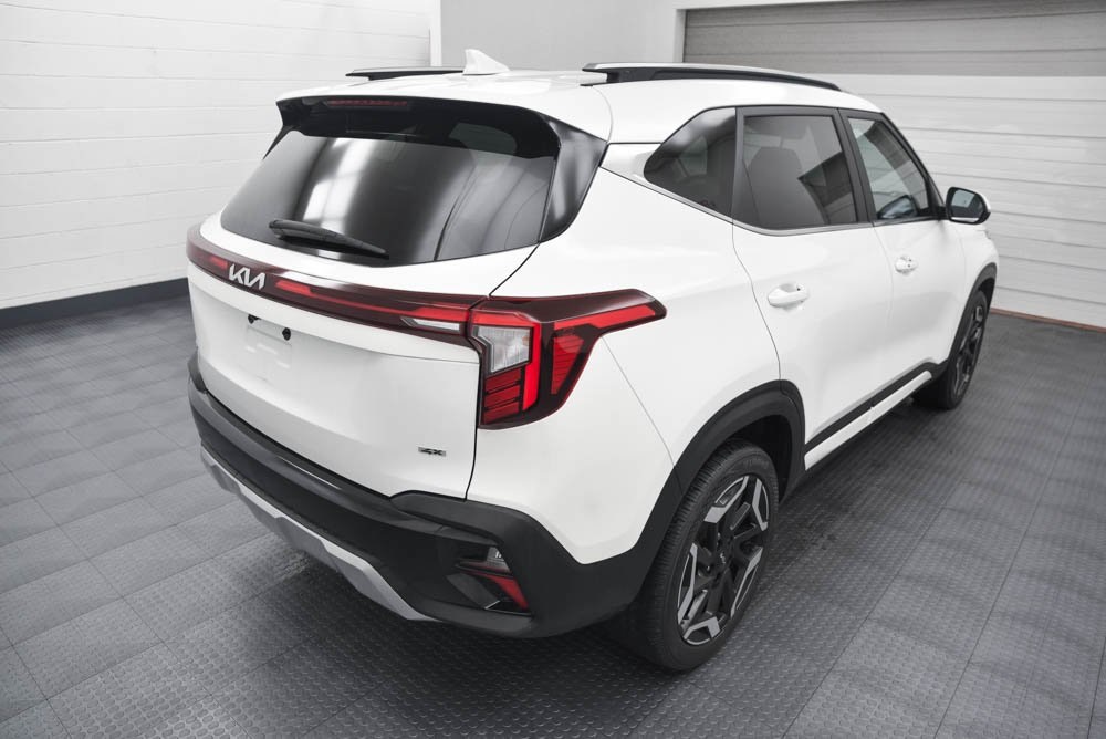 Vehicle image 4 of 25