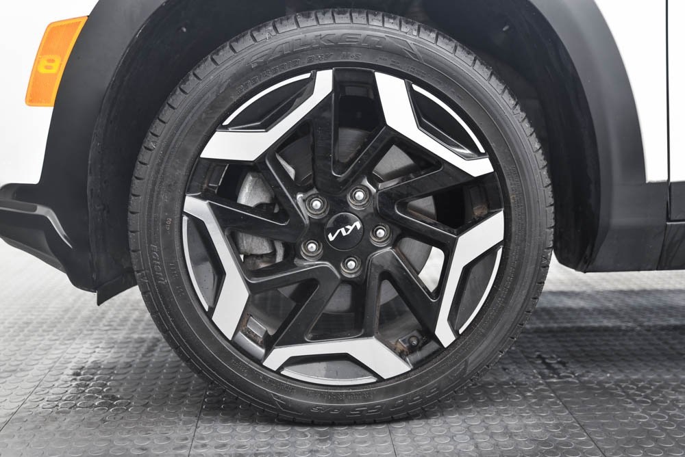 Vehicle image 7 of 25