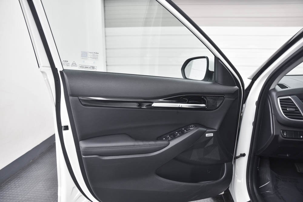 Vehicle image 8 of 25