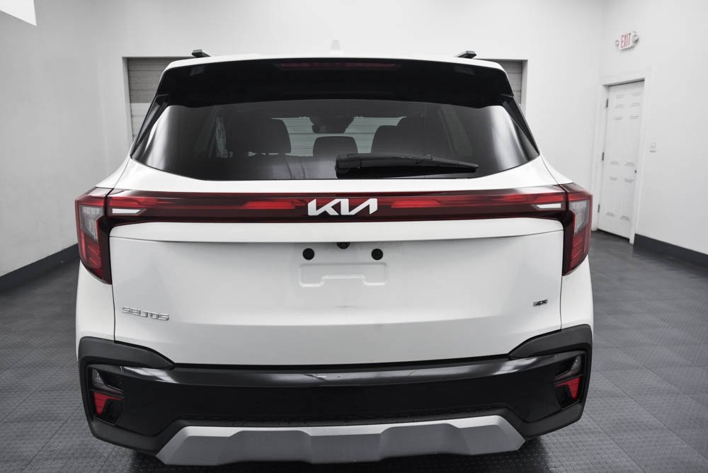 Vehicle image 6 of 25
