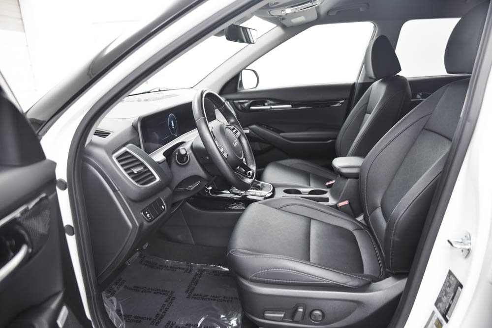 Vehicle image 10 of 25