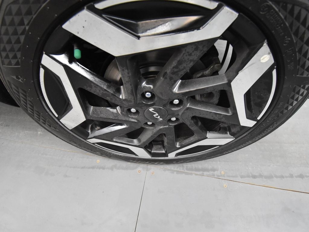 Vehicle image 19 of 30