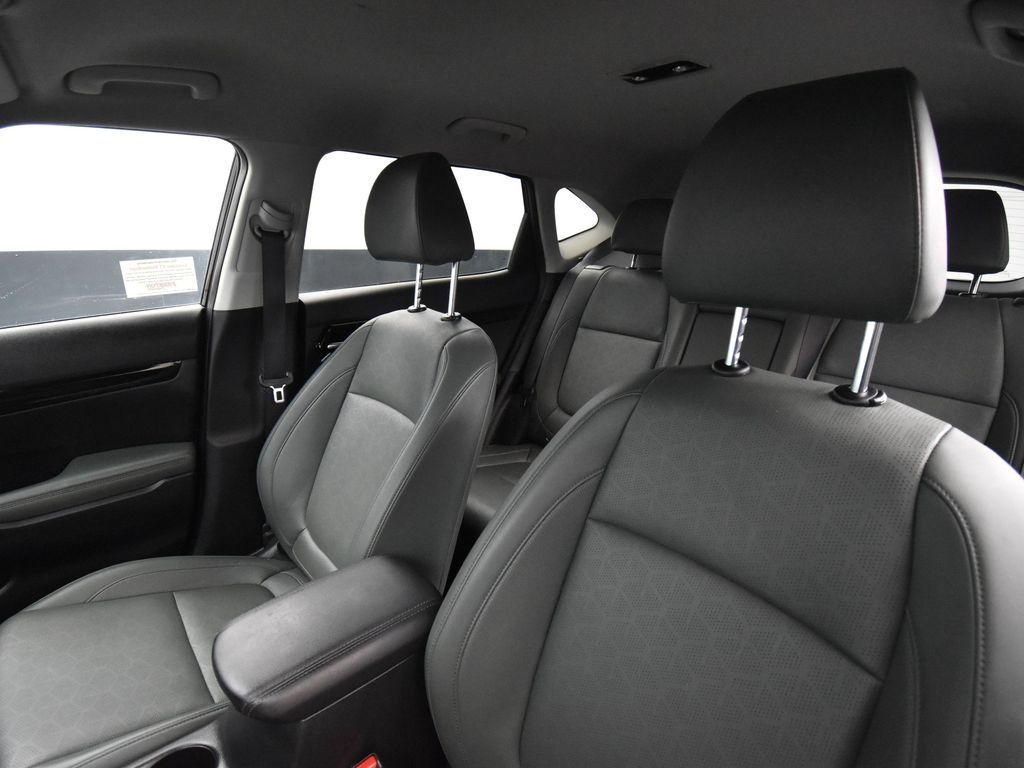 Vehicle image 23 of 30