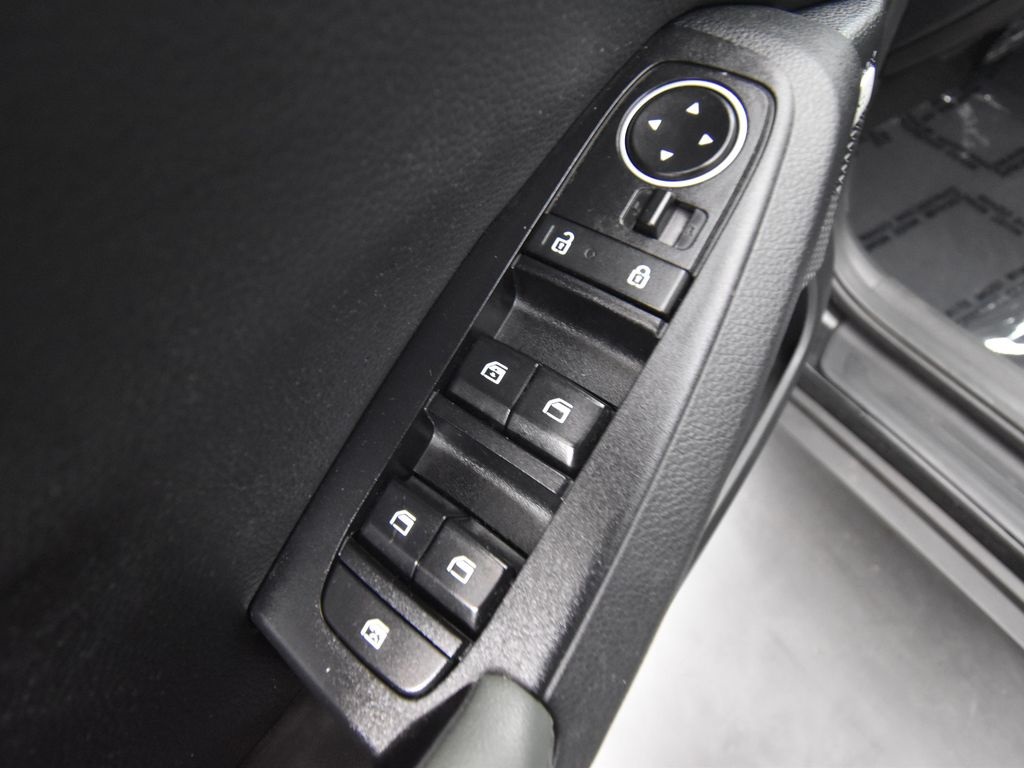 Vehicle image 28 of 30