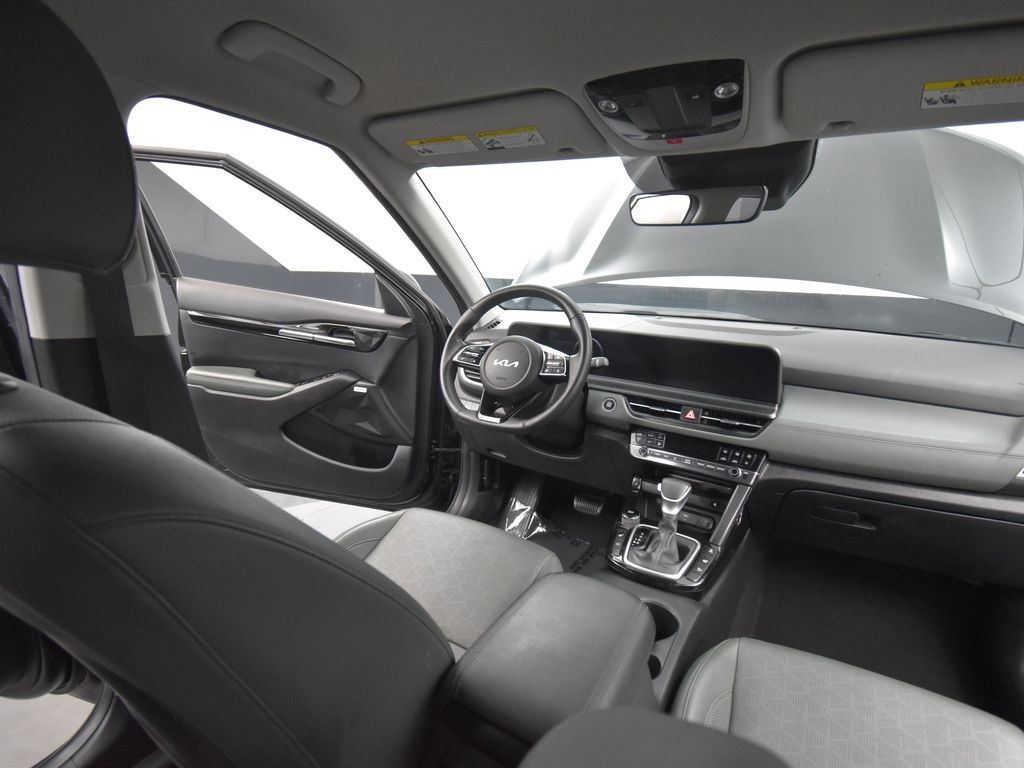 Vehicle image 26 of 30