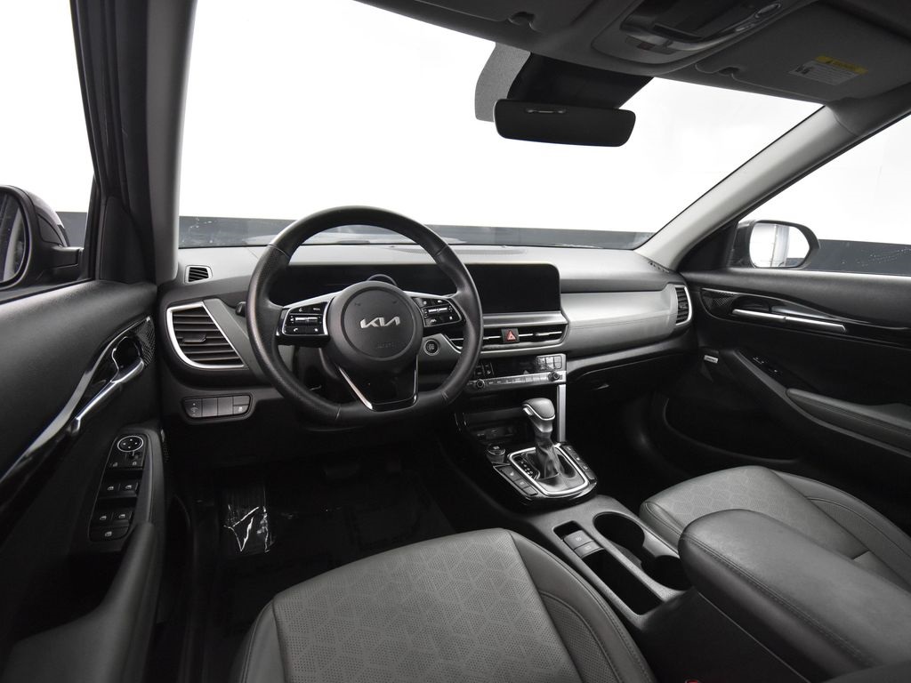 Vehicle image 24 of 30
