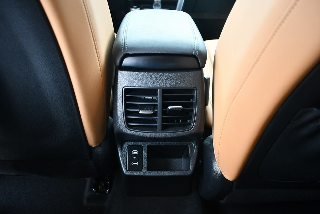 Vehicle image 16 of 29