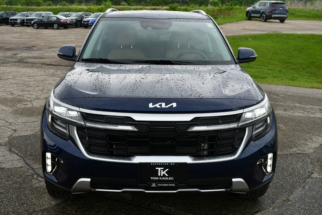 Vehicle image 3 of 29