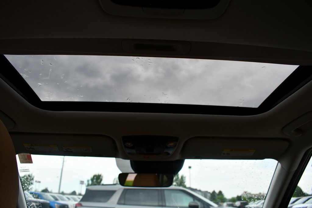 Vehicle image 17 of 29