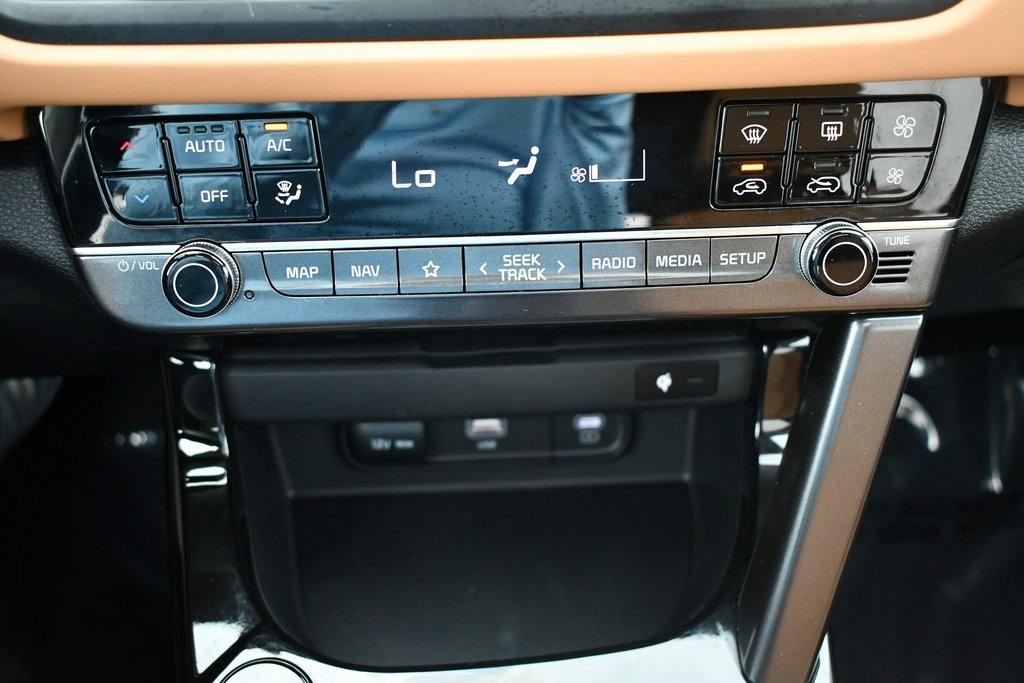 Vehicle image 27 of 29