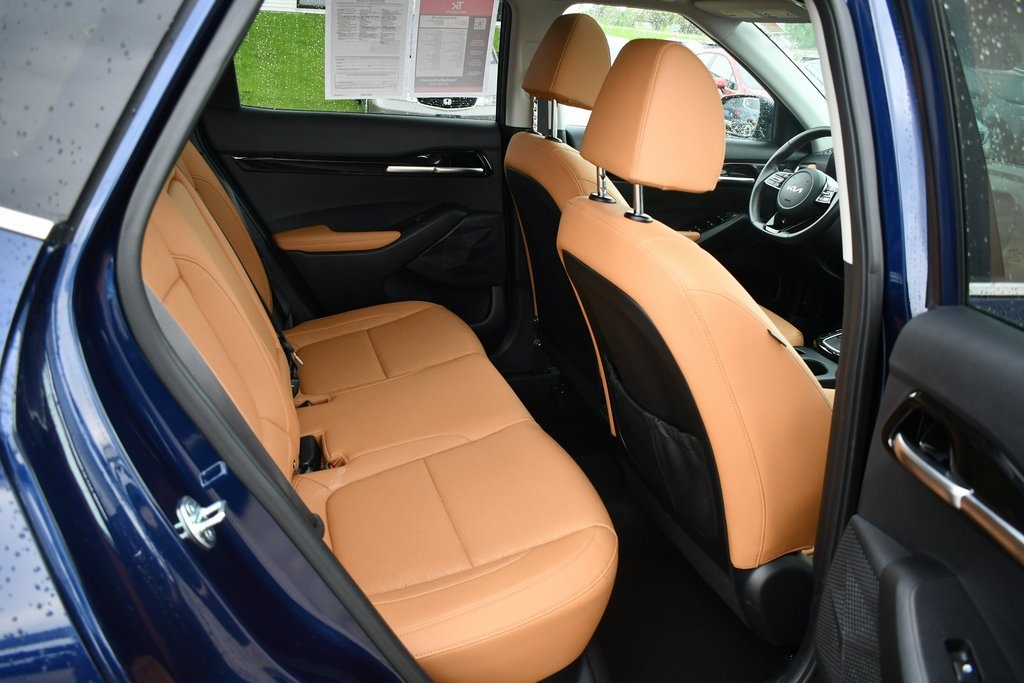 Vehicle image 18 of 29