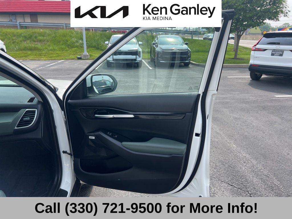 Vehicle image 51 of 69