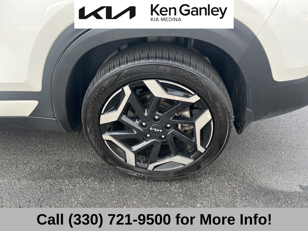 Vehicle image 24 of 69