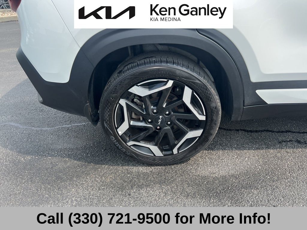 Vehicle image 27 of 69