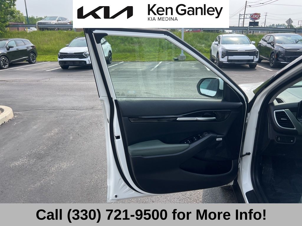 Vehicle image 62 of 69