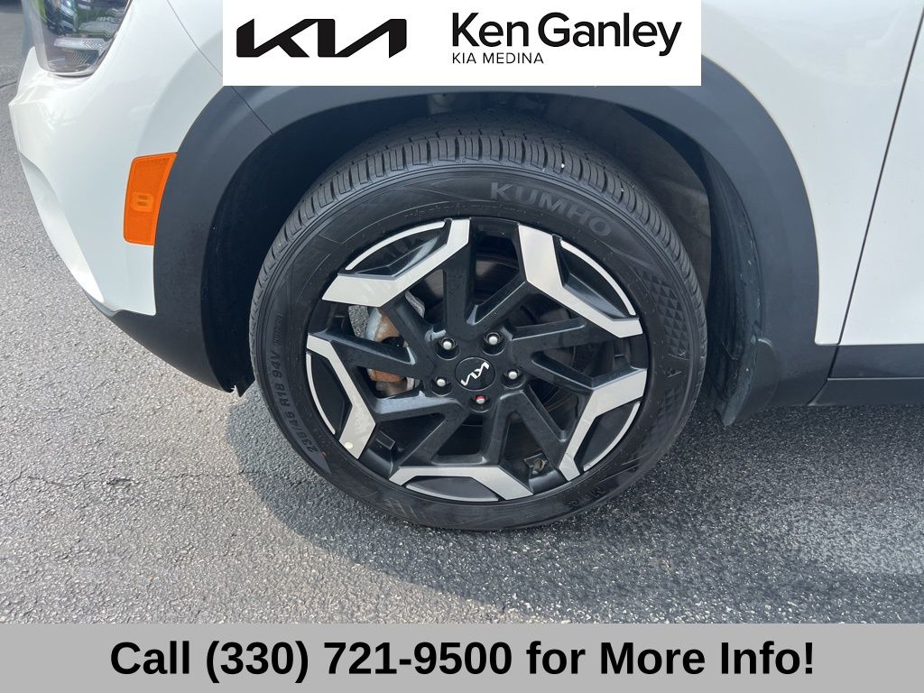 Vehicle image 25 of 69