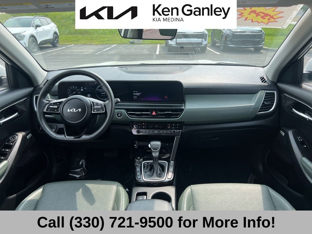 Vehicle image 32 of 69