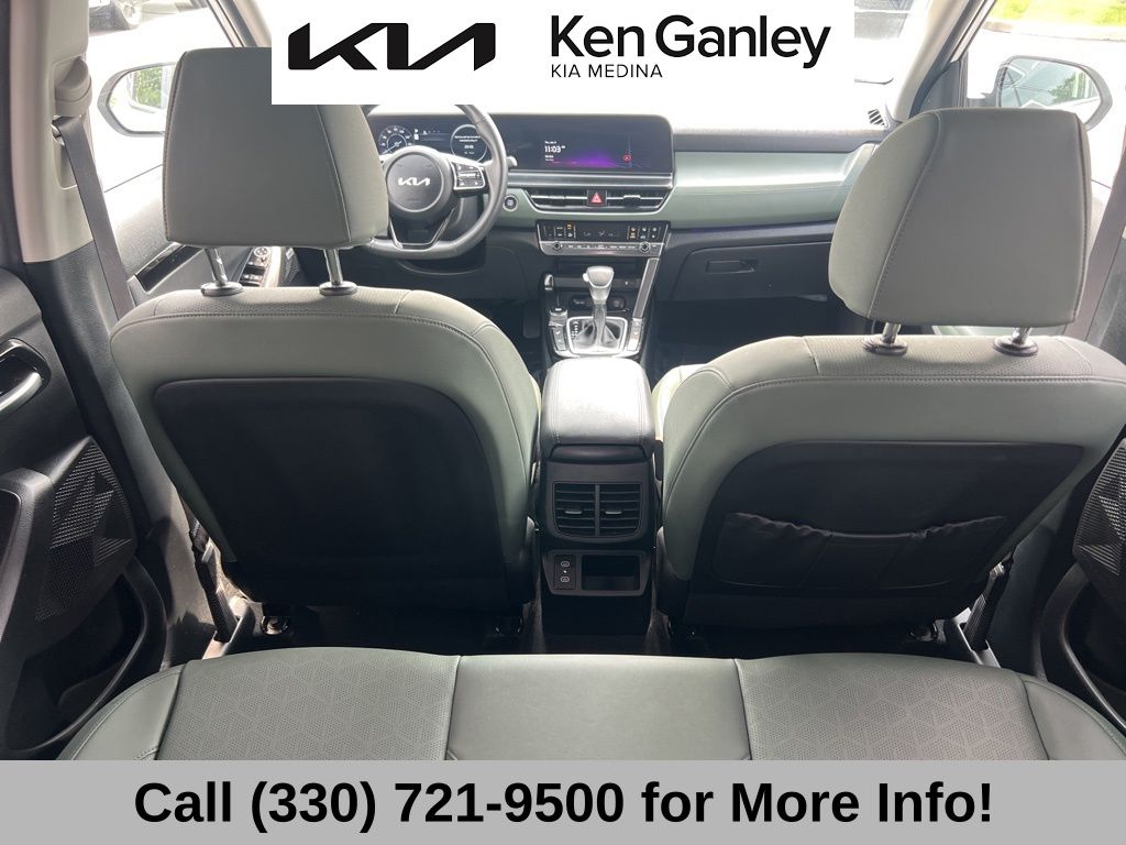 Vehicle image 33 of 69