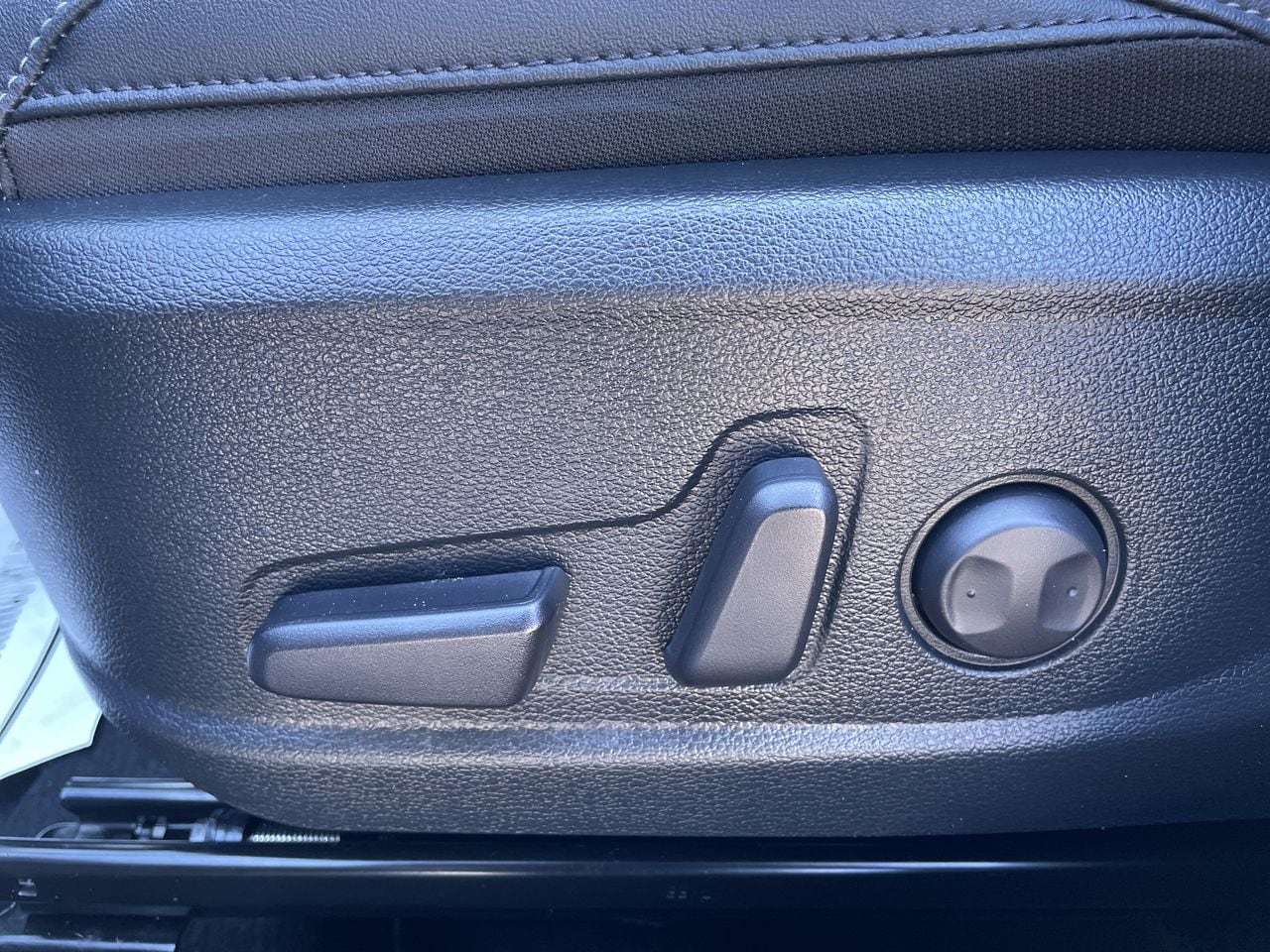 Vehicle image 19 of 22