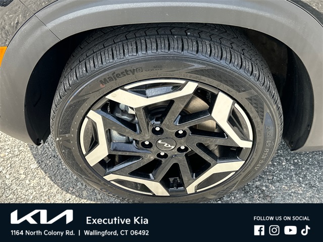 Vehicle image 8 of 25