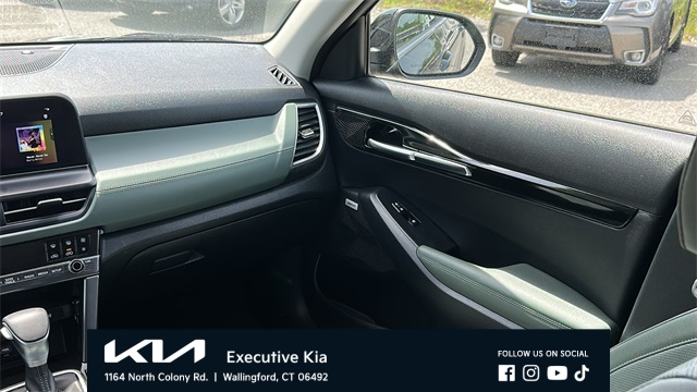 Vehicle image 24 of 25