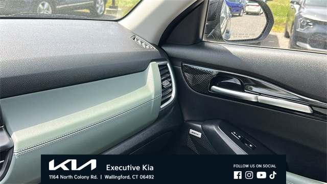Vehicle image 20 of 25