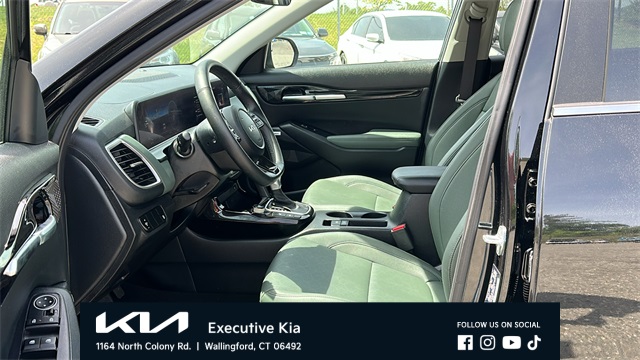 Vehicle image 10 of 25