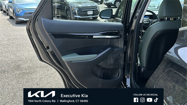 Vehicle image 21 of 25