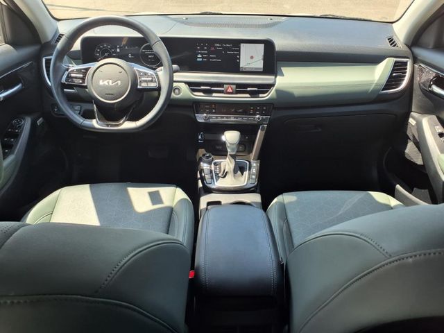 Vehicle image 15 of 31