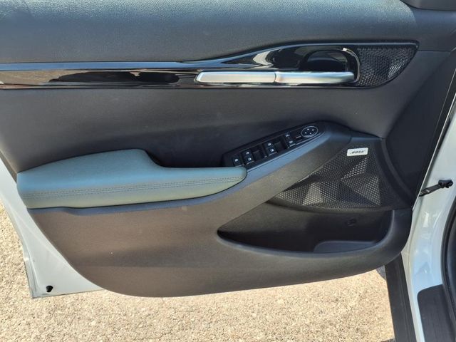 Vehicle image 17 of 31