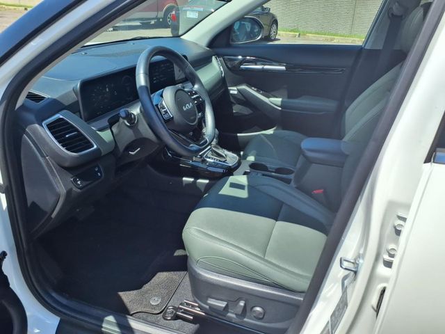 Vehicle image 19 of 31