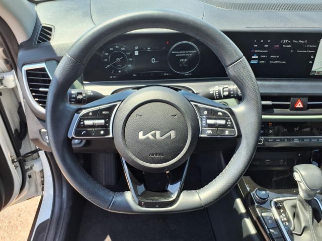 Vehicle image 22 of 31